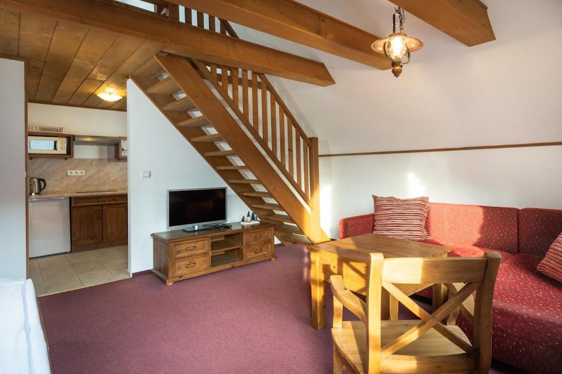 Apartmanovy Dom Vila Maros Pavčina Lehota 外观 照片